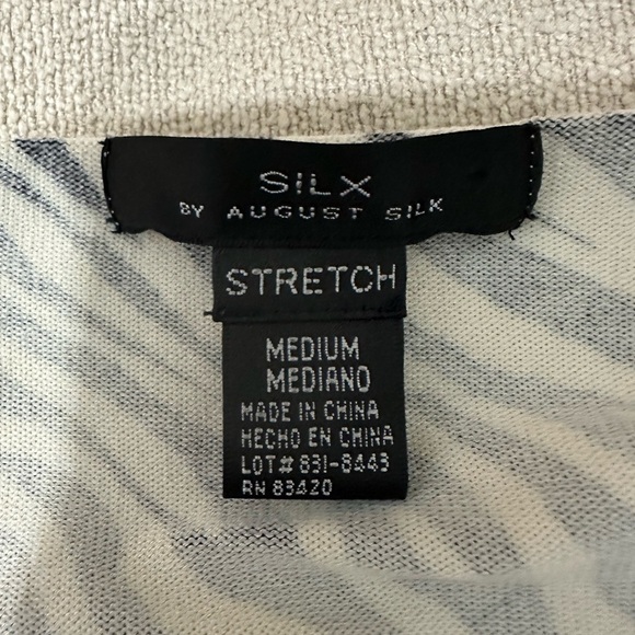 🛍️Silx By August Silk Leopard print thin stretch sweater and string tie sleeve - Picture 2 of 6